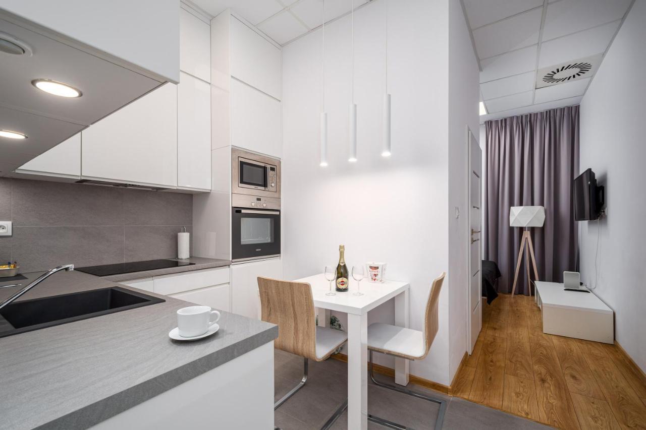 Varsovla Apartments Exteriör bild
